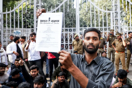 यूजीसी के नए नियमों पर सुप्रीम कोर्ट में सुनवाई, देशभर में छात्र विरोध